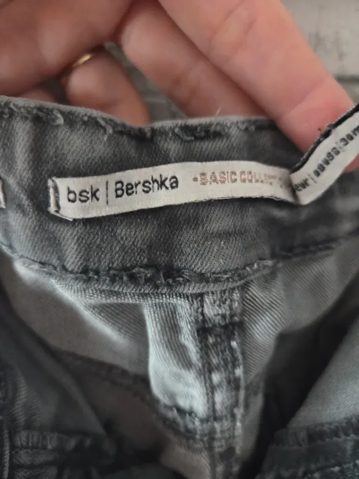 Jean bershka taille 38 - photo numéro 3