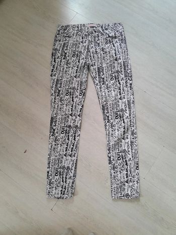 Pantalon slim taille basse imprimé FB sister très bon état