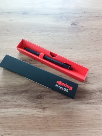 Stylo gel noir rotring 600
