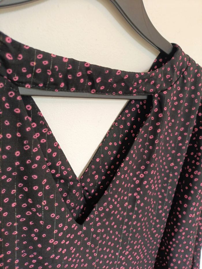 Blouse noire à pois roses décolleté V original vintage - photo numéro 3