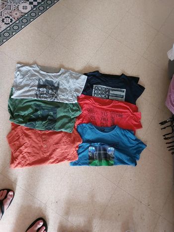 Lot de 6 hauts manches longues dont un manches courtes très bon état