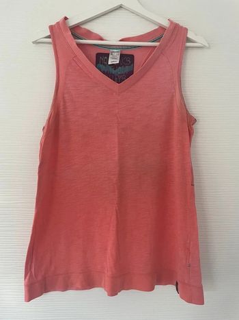 Débardeur de sport rose saumon corail bretelles larges uni basique simple col V décolleté