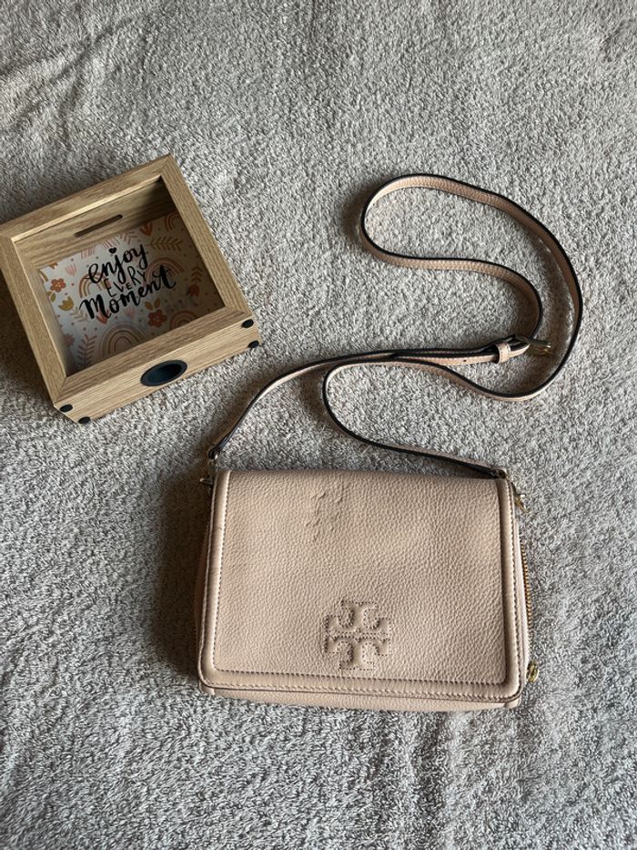 Petit sac à main Tory Burch rose pâle – bandoulière réglable – chic et pratique
