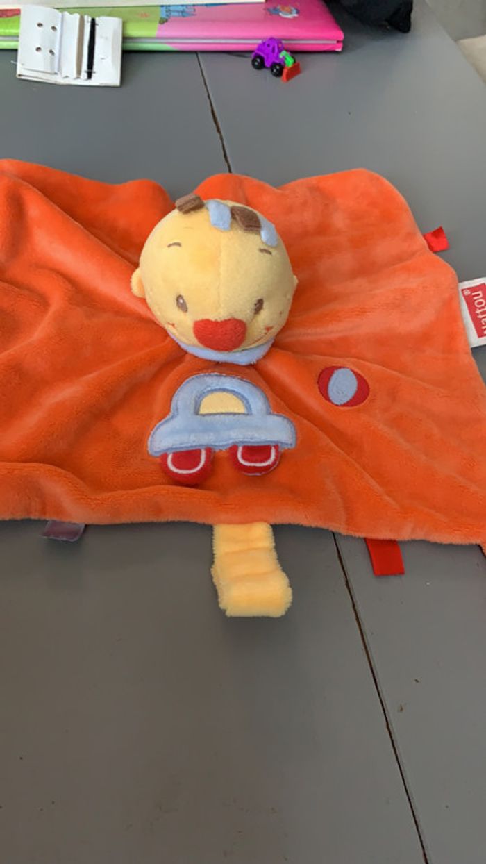 Doudou Nattou avec attache tétine