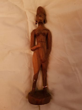 Statuette en bois vintage