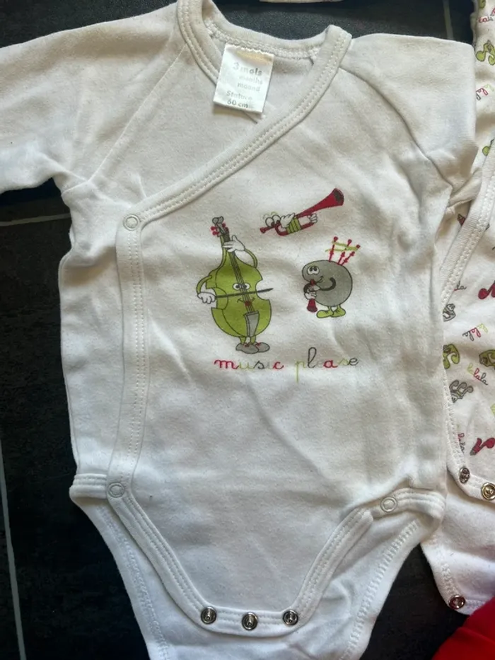 Lot 3 bodys - photo numéro 3