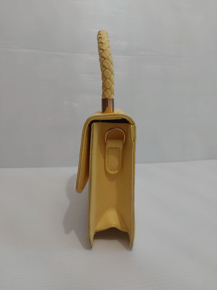 Sac à main jaune clair très peu servi dimensions en photos - photo numéro 7