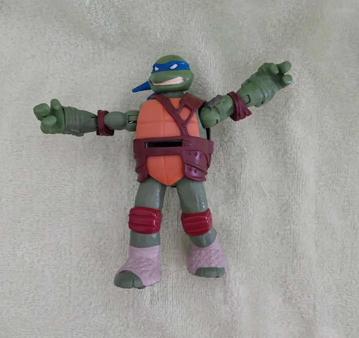 grande figurine plastique Tortue Ninja sur roulette Viacom 2012 - photo numéro 3