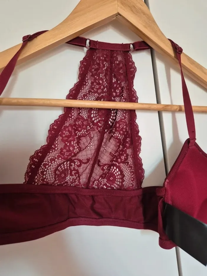 Soutien-gorge en dentelle bordeaux H&M 
Taille française 95B eur 80B - photo numéro 8