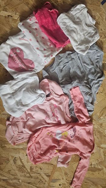 Lot de 9 bodies 6 mois