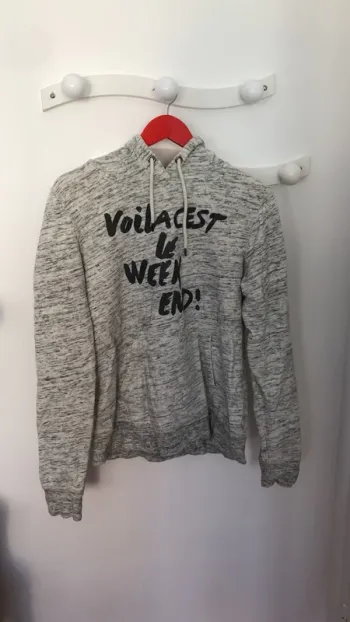 Sweat à capuche « voilà c’est le week-end » femme H&M
