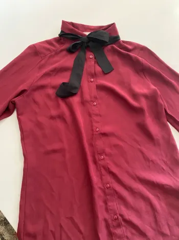 Chemise bordeaux avec ruban taille M