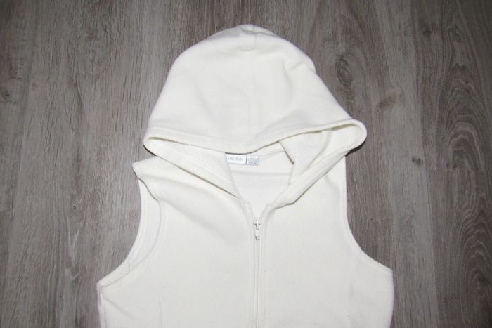 GILET POLAIRE SM A CAPUCHE ÉCRU FILLE "KIABI KIDS" - 10 ANS - n°01 - photo numéro 3