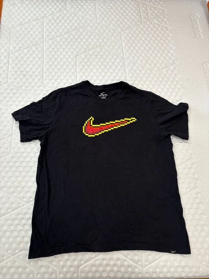 T-shirt manche courte pour homme Nike taille grand en XL noir