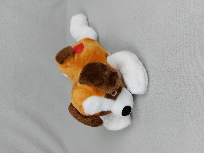 Peluche doudou chien SANDY blanc roux marron coeur rouge 37 cm TBE
