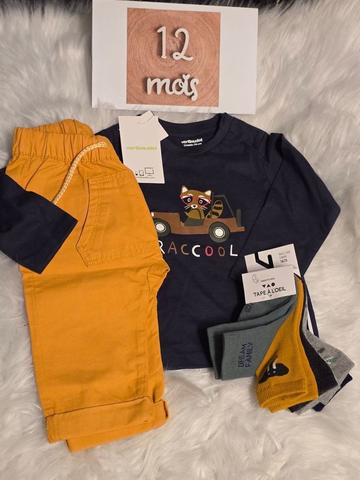 NEUFS (non portés) 🏷😍🤩💙👌superbe ensemble  teeshirt,  pantalon et chaussettes 12 mois garçon 😍🤩💙
