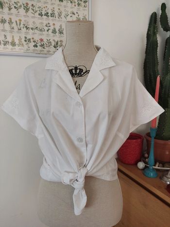 Chemise blanche vintage détail dentelle col et bout des manches