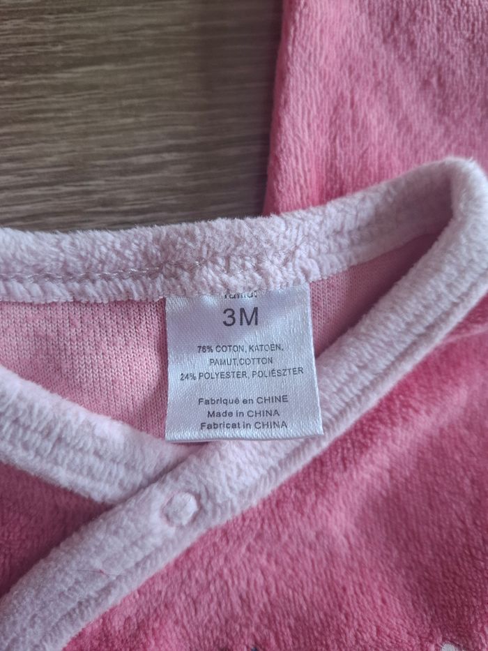 Jolie pyjama fille taille 3mois. Très bon état. Sans marque - photo numéro 7