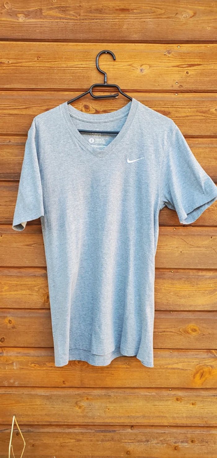 T shirt Nike gris
