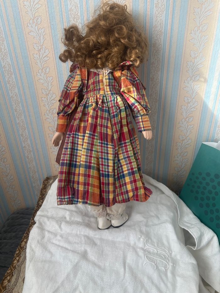 Poupée collection porcelaine - photo numéro 3