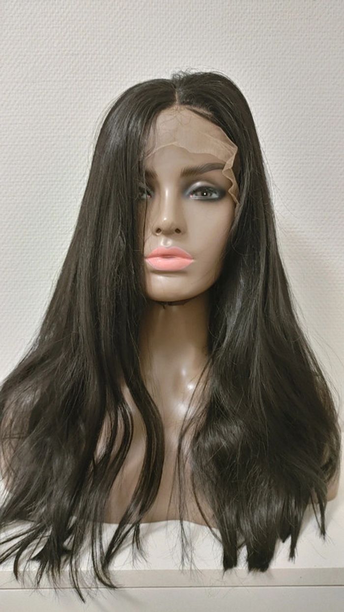 Perruque synthétique lace wig longue cheveux noir