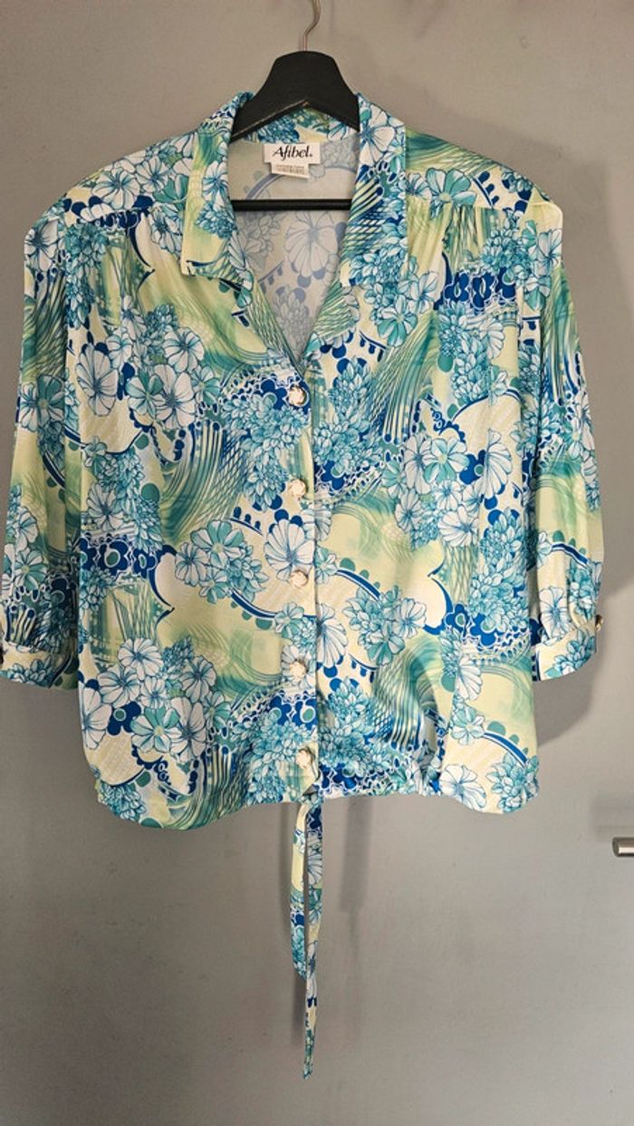 Chemisier vintage Afibel T50- fleurs bleu vert, épaulettes et lien à nouer