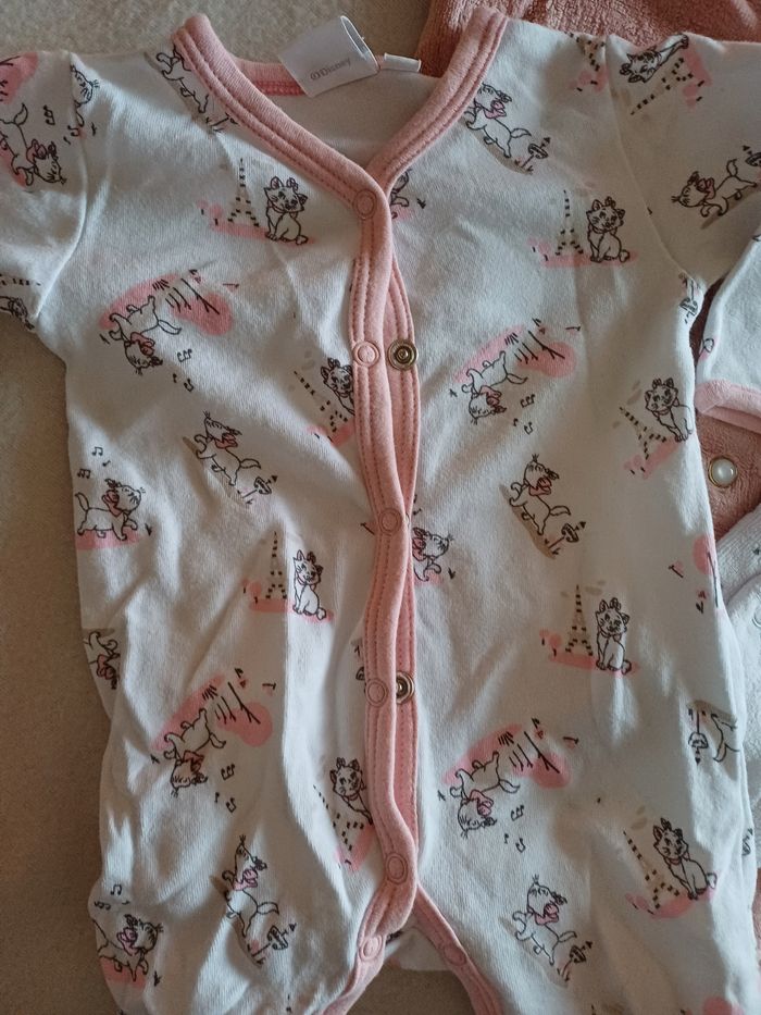 Lot de pyjamas 1 mois - photo numéro 2