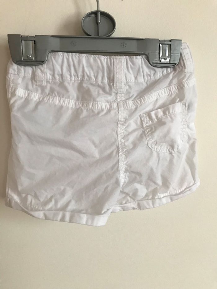 Short blanc neuf 9 mois - photo numéro 2