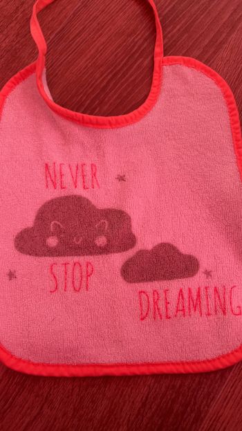 Vend lot de 6 bavoir blanc avec motif dessus