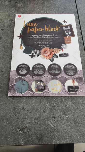 Cahier de papiers et stickers neuf