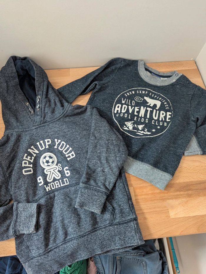 Lot de deux sweats bleu marine 2-3 ans