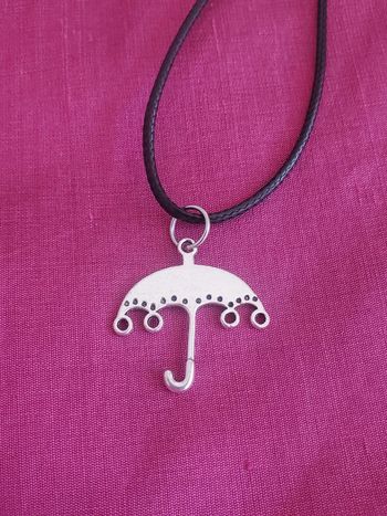 collier parapluie argentée