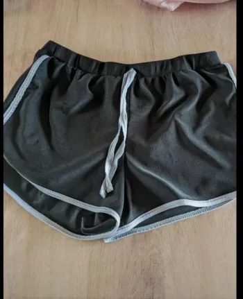 Short de sport léger taille L