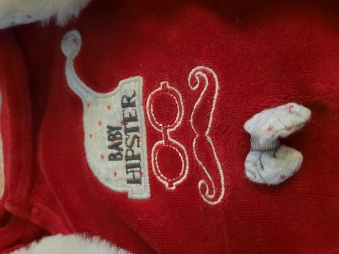Pyjama/ grenouillère garçon velours rouge "Baby hipster" TAO 1 mois - photo numéro 3