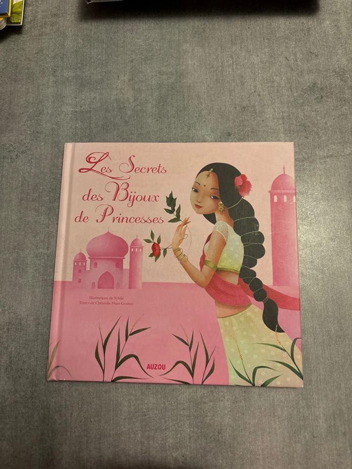 Livre les secrets des bijoux de princesse auzou