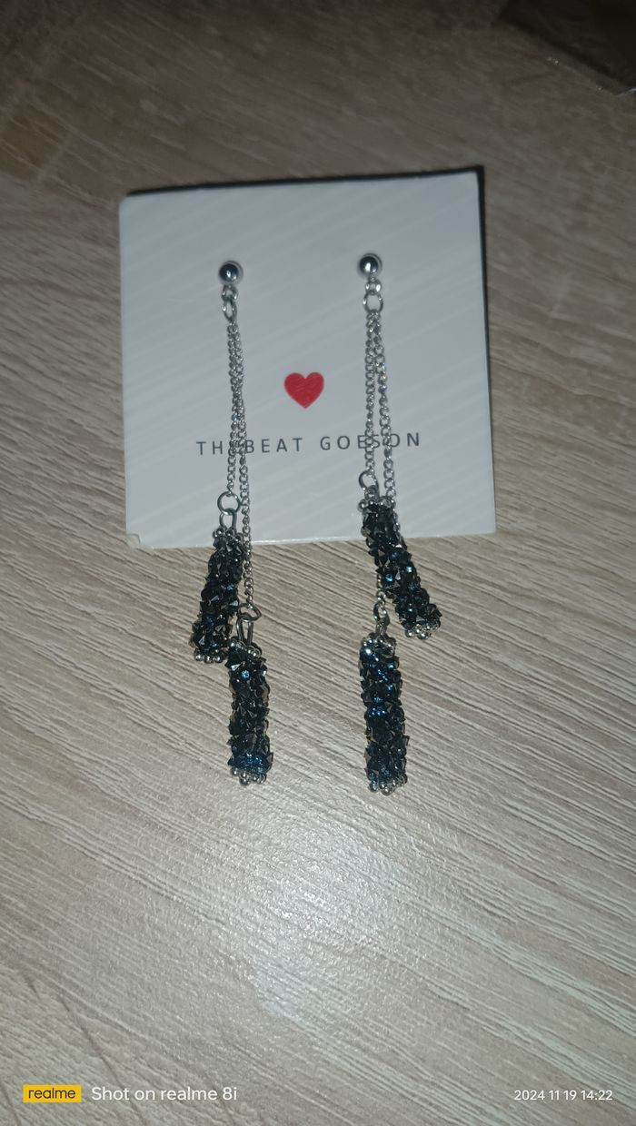 Jolie paire de boucles d'oreilles neuf