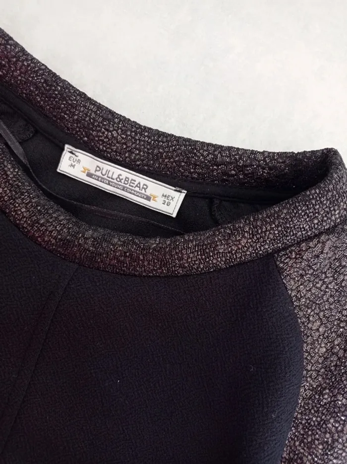 Magnifique robe noire habillée avec doré brillant col et épaules T.M Pull&Bear - photo numéro 7