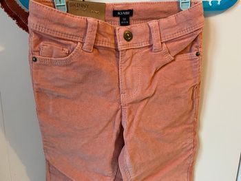 Pantalon rose fille de marque kiabi et de taille 5 ans 