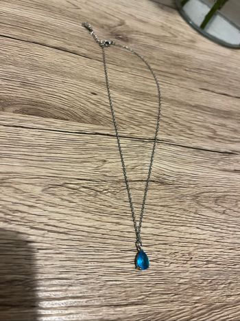 Collier argenté pendentif bleu clair