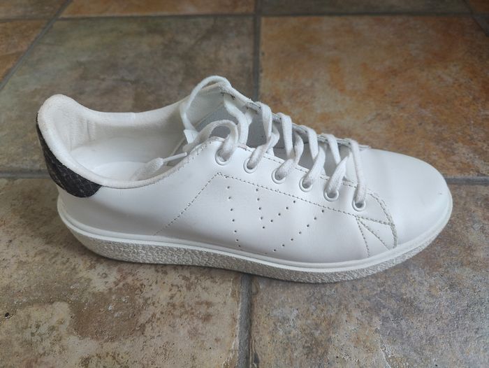 A vendre  baskets Victoria