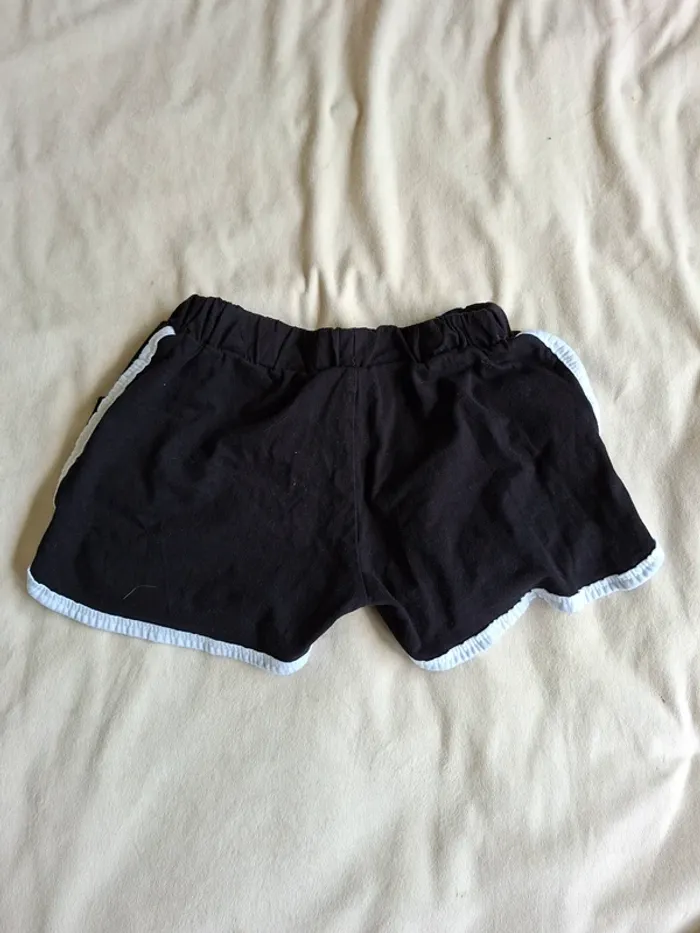 short noir écriture en rouge Hawkins, taille XS, en très bon état - photo numéro 4