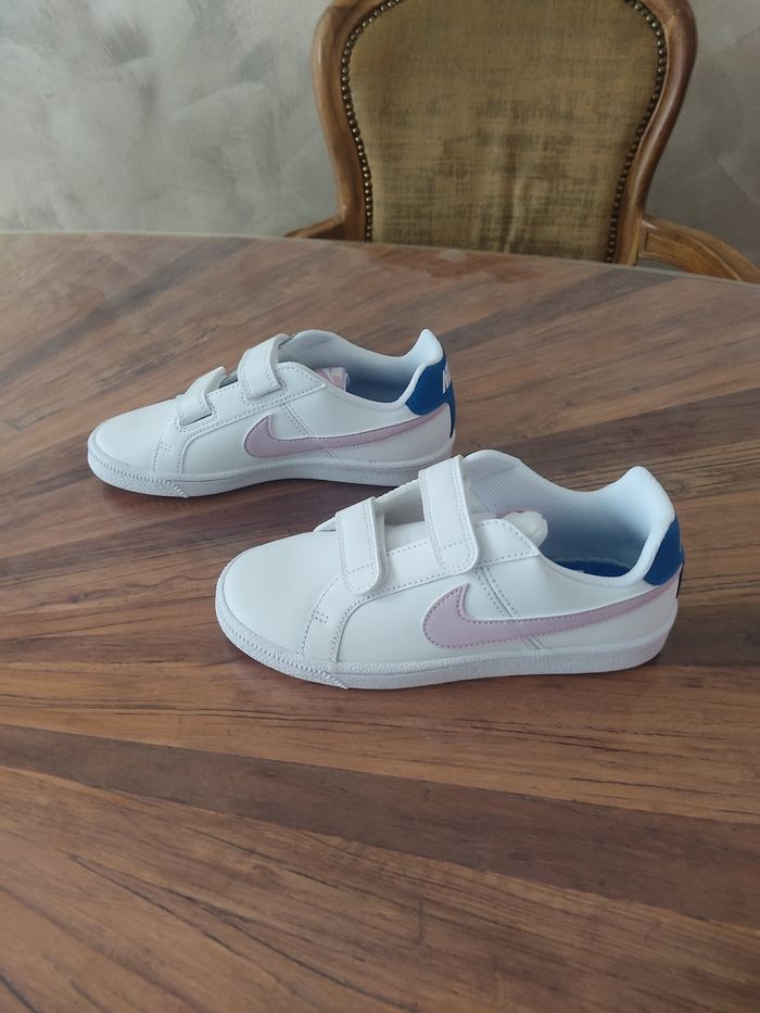 Baskets Nike court royale T 33.5