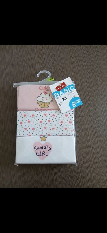 Lot 3 bodies fille manches courtes influx 24 mois