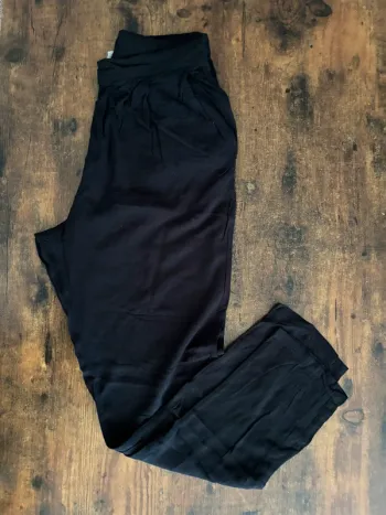 Pantalon noir ample et léger