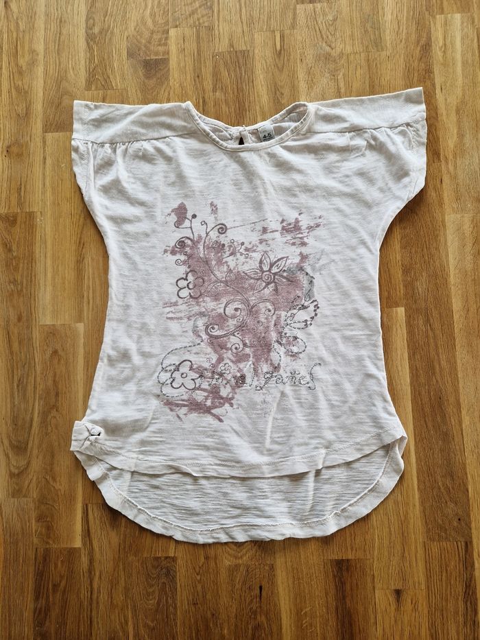 T-shirt taille 4/5ans en très bon état - photo numéro 2