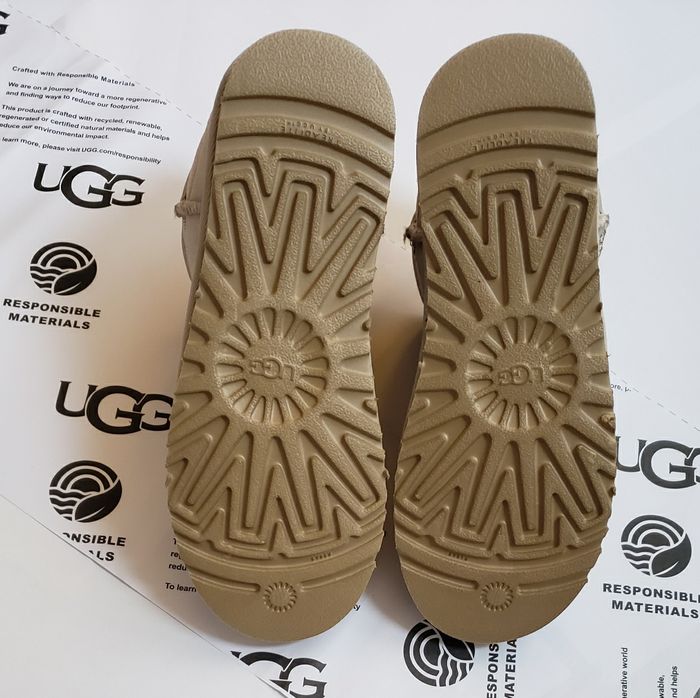 UGG Classic Ultra Mini Boots Femme  Taille 39 - photo numéro 7