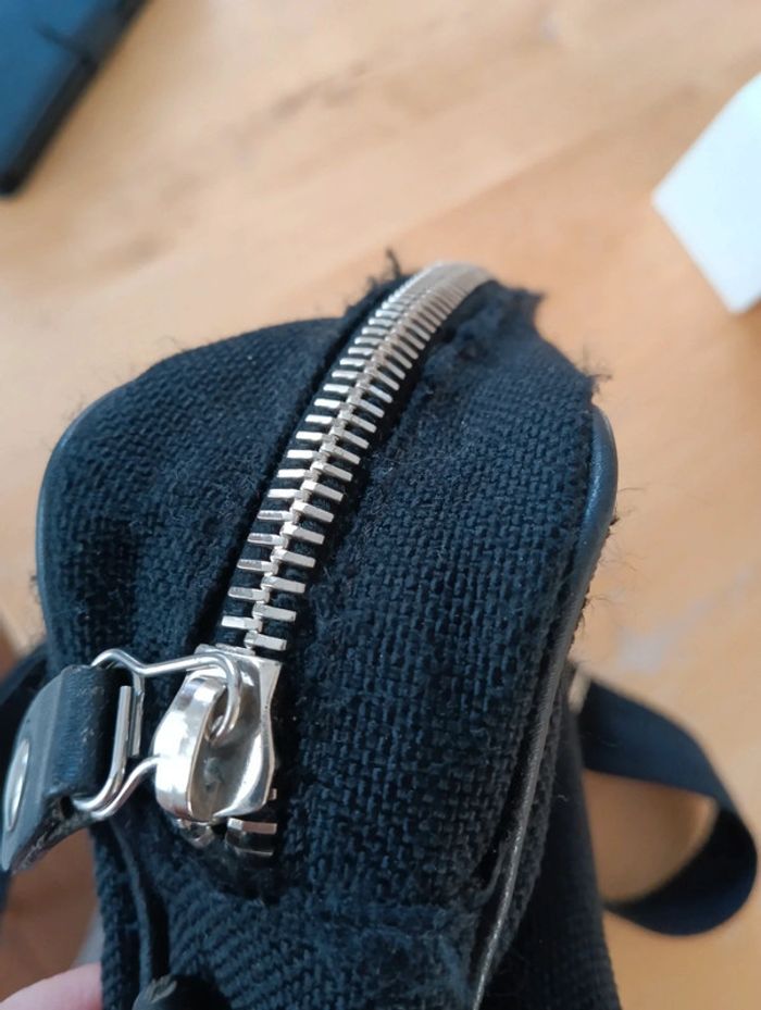 Sac bandoulière en tissus détails cuir  
De la gamme perfecto by Schott - photo numéro 15