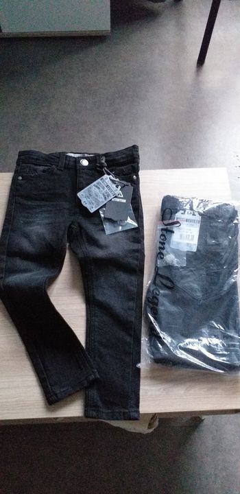 Jeans noir neuf jamais porter