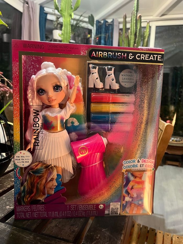 Rainbow high airbrush create blanche neuf scellé