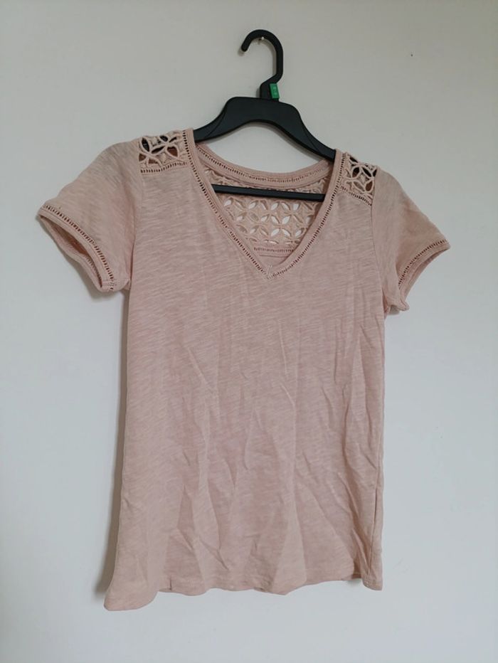 T-shirt rose poudré ajouré aux épaules vintage cute